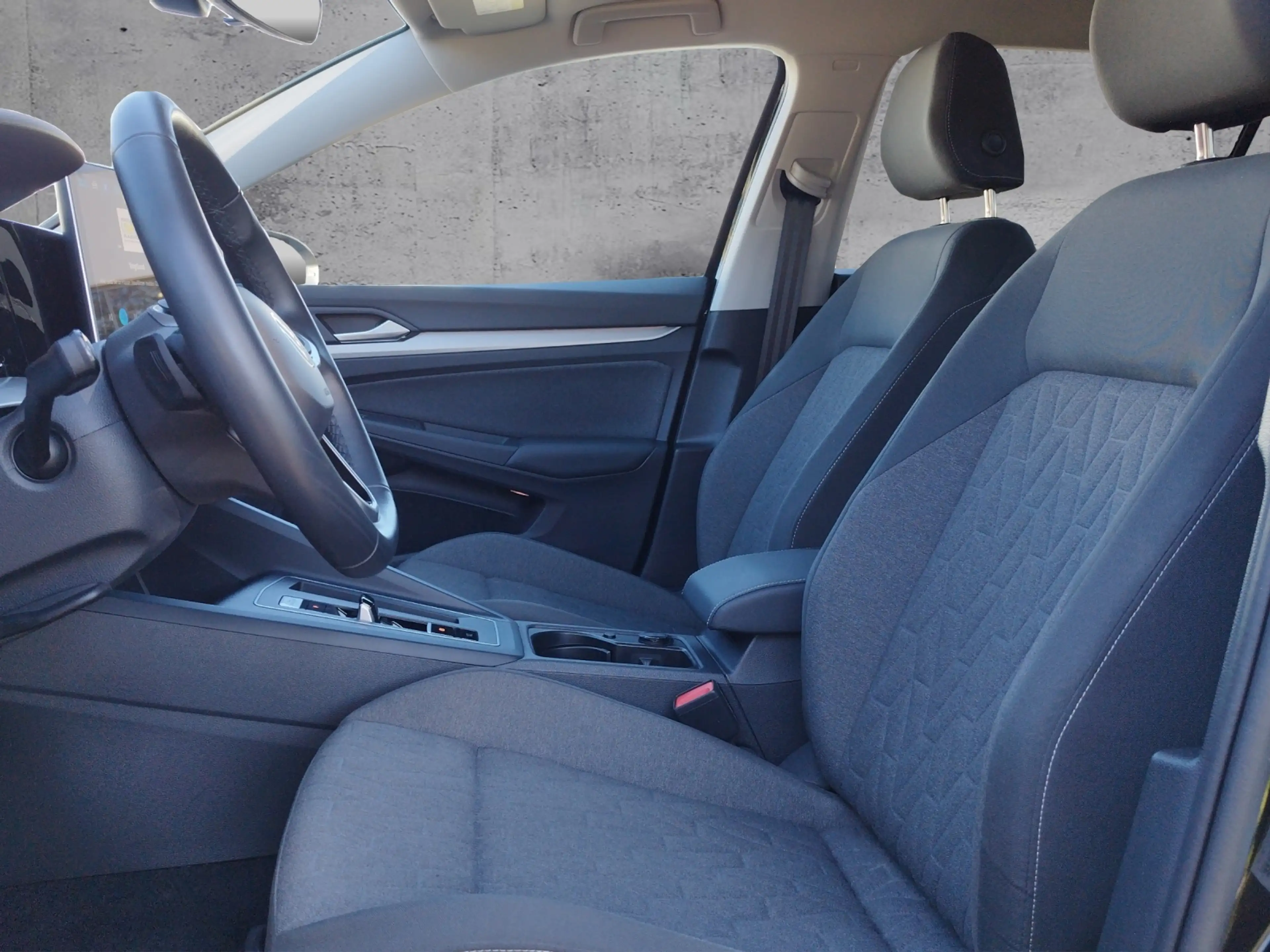 Volkswagen Golf Variant VIII Variant Life 1.5eTSI DSG 5JG/AHK/RFK/SHZ/LED — photo 6