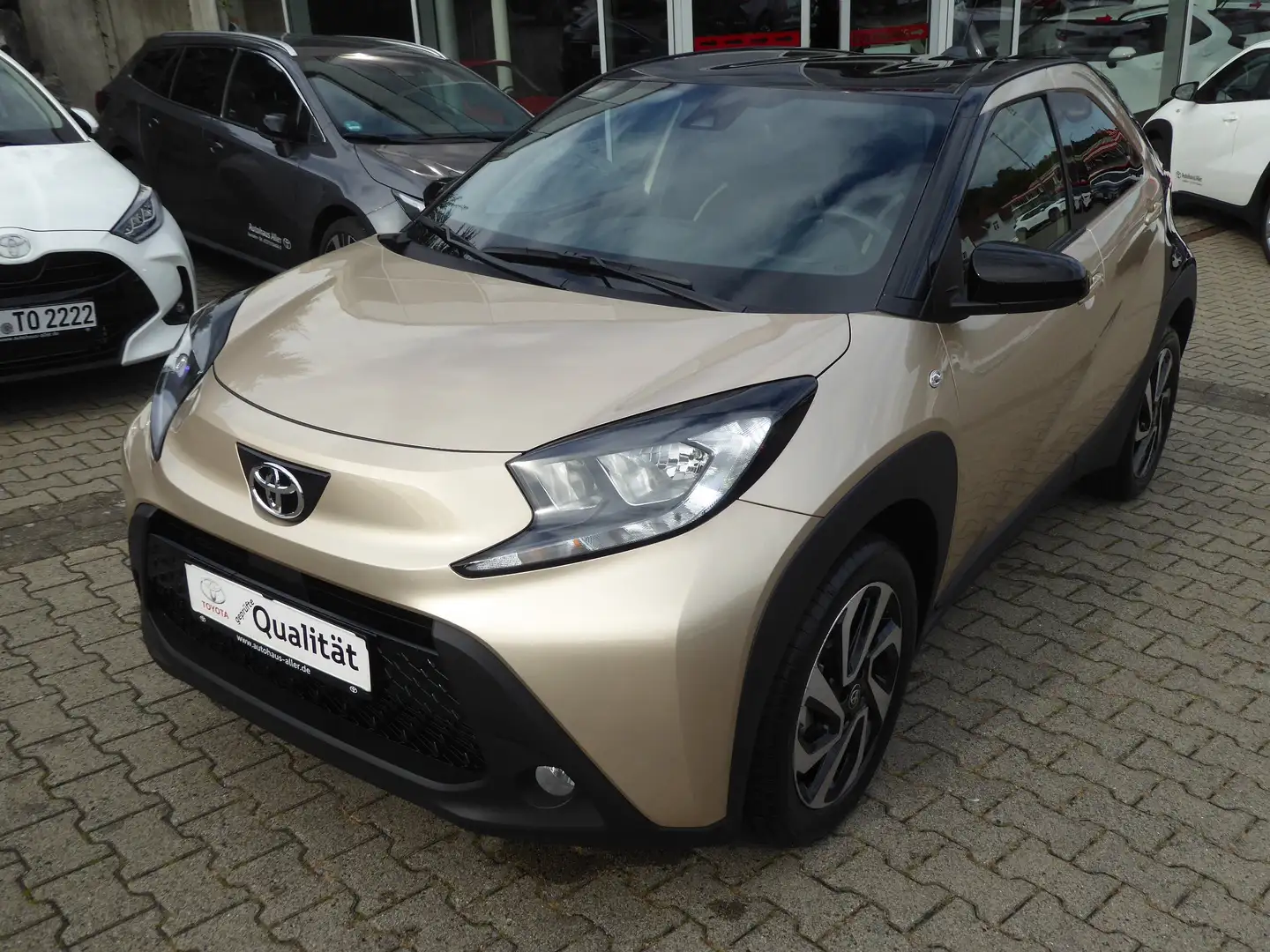 Toyota Aygo X Automatik Team-Deutschland Beige - 1