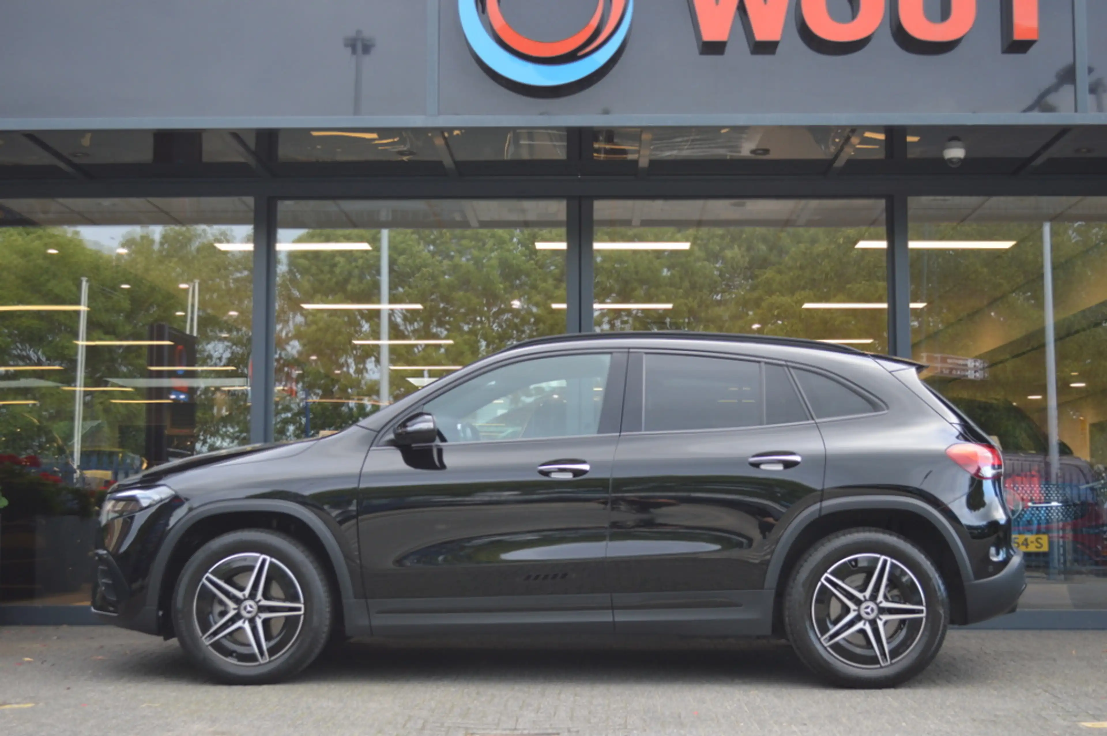 Mercedes-Benz EQA 250 250+ AMG-Line 71 kWh Panorama Memory Camera 360 Ke — photo 8