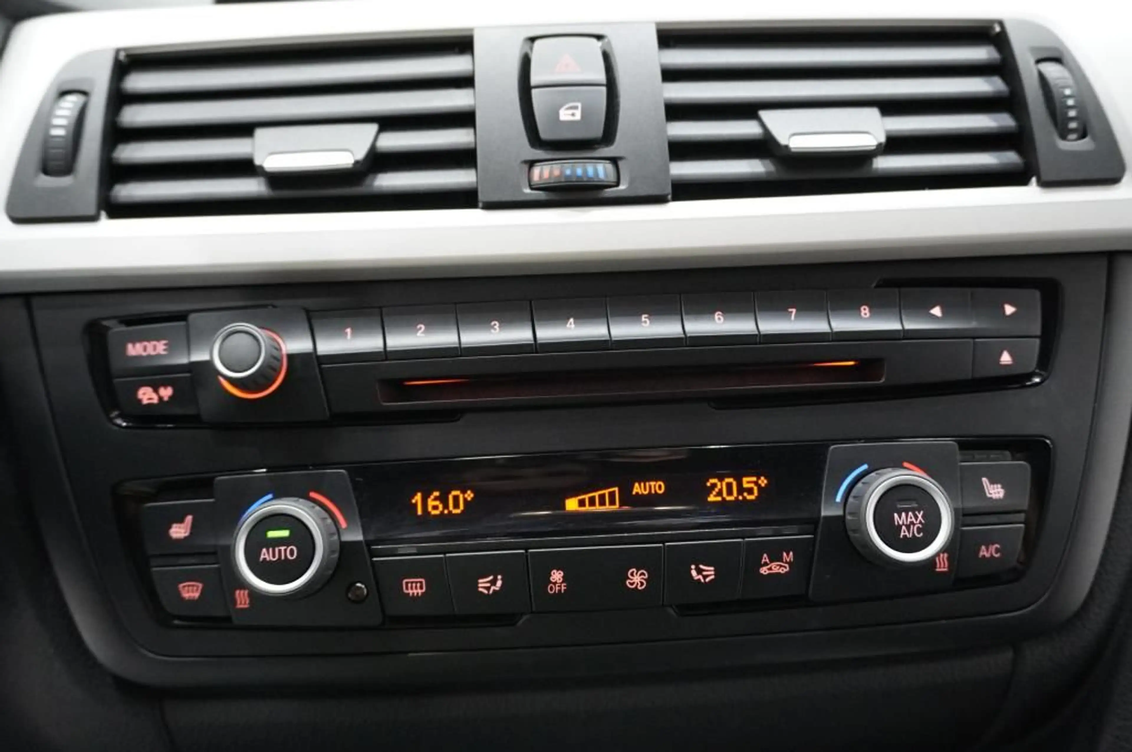 BMW 328 i Limousine Schalter Navi/Leder/HUD/Memroy/K — photo 15