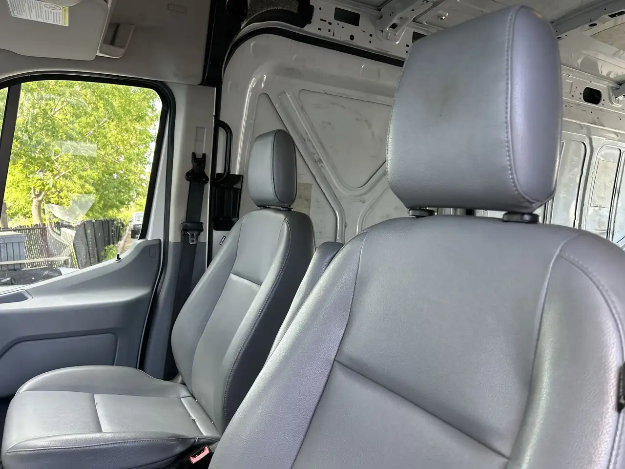 Ford Transit Cargo Van снимка Ford Transit Cargo Van
