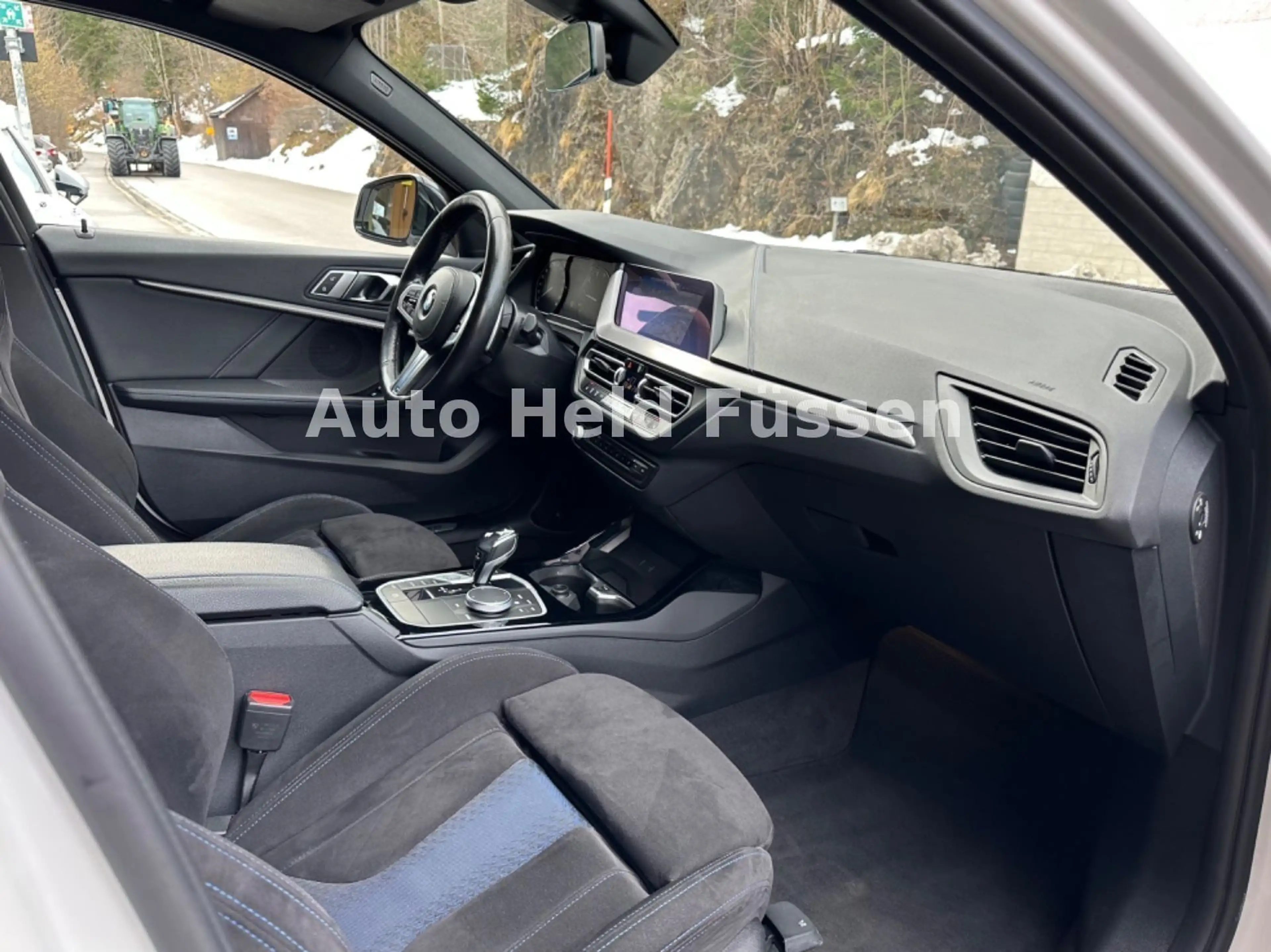 BMW 135 i xDrive Lim Aut Navi Temp LED — photo 11