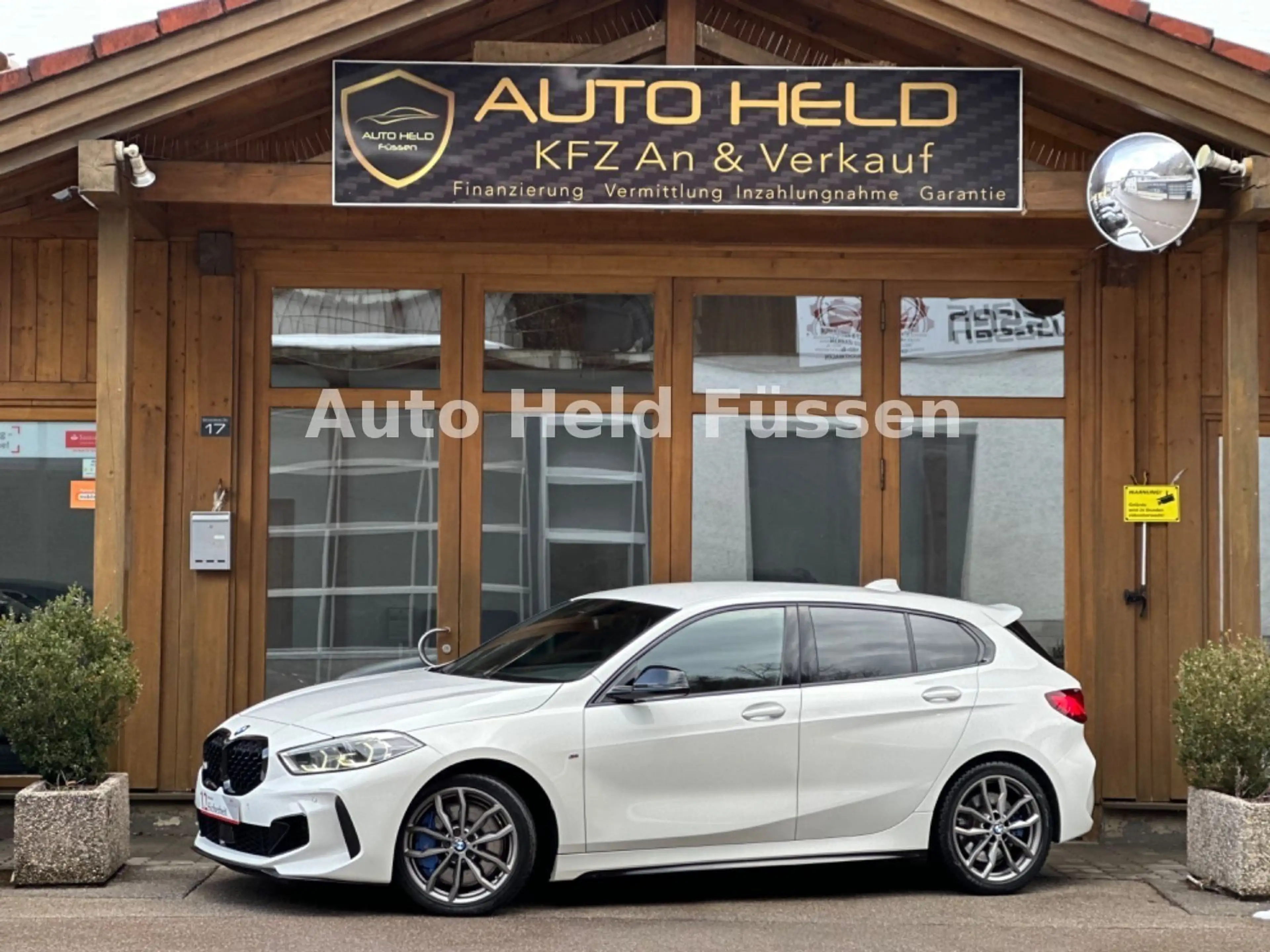 BMW 135 i xDrive Lim Aut Navi Temp LED