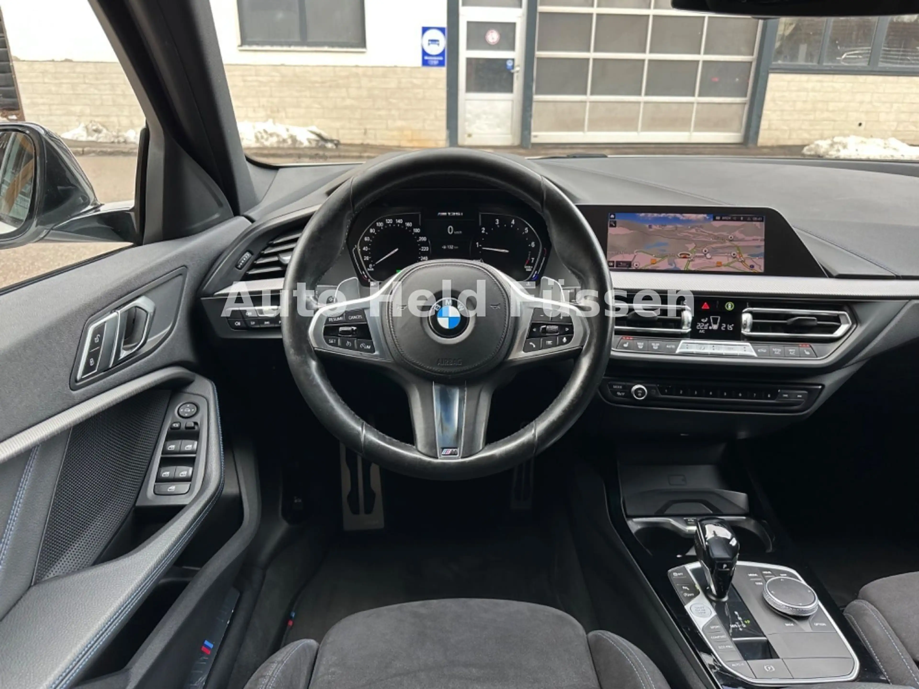 BMW 135 i xDrive Lim Aut Navi Temp LED — photo 9