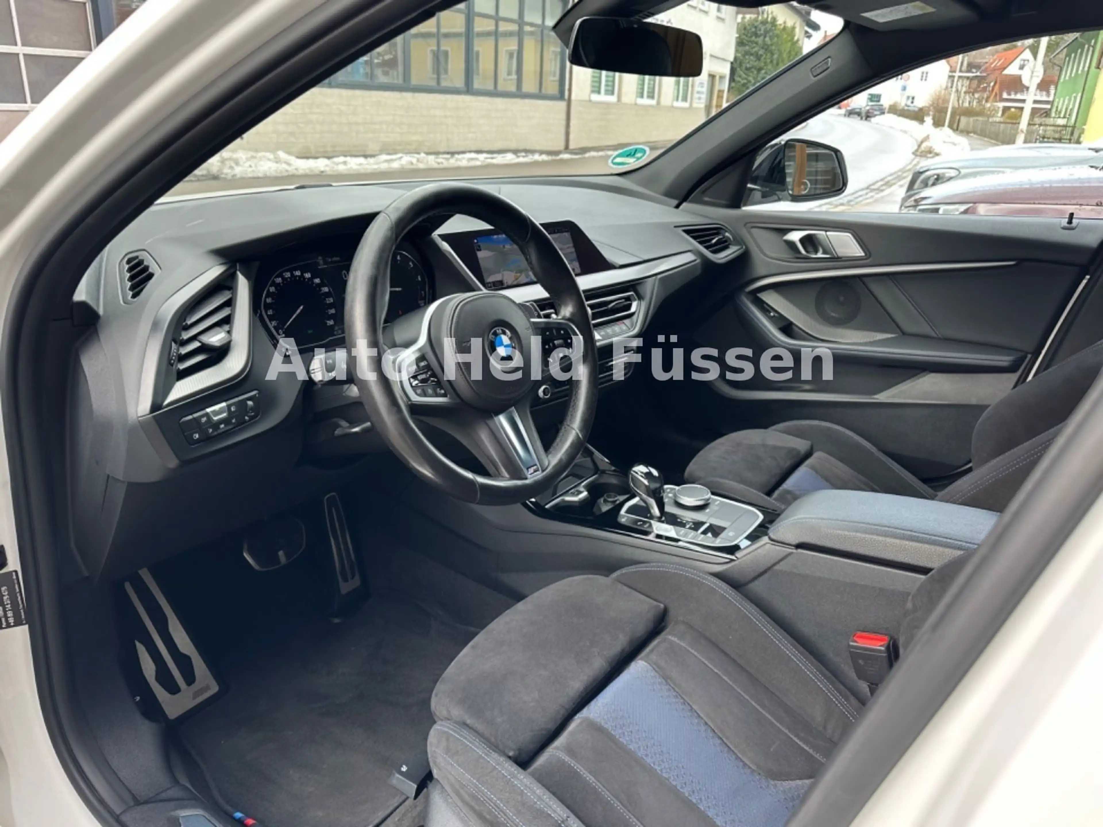 BMW 135 i xDrive Lim Aut Navi Temp LED — photo 8