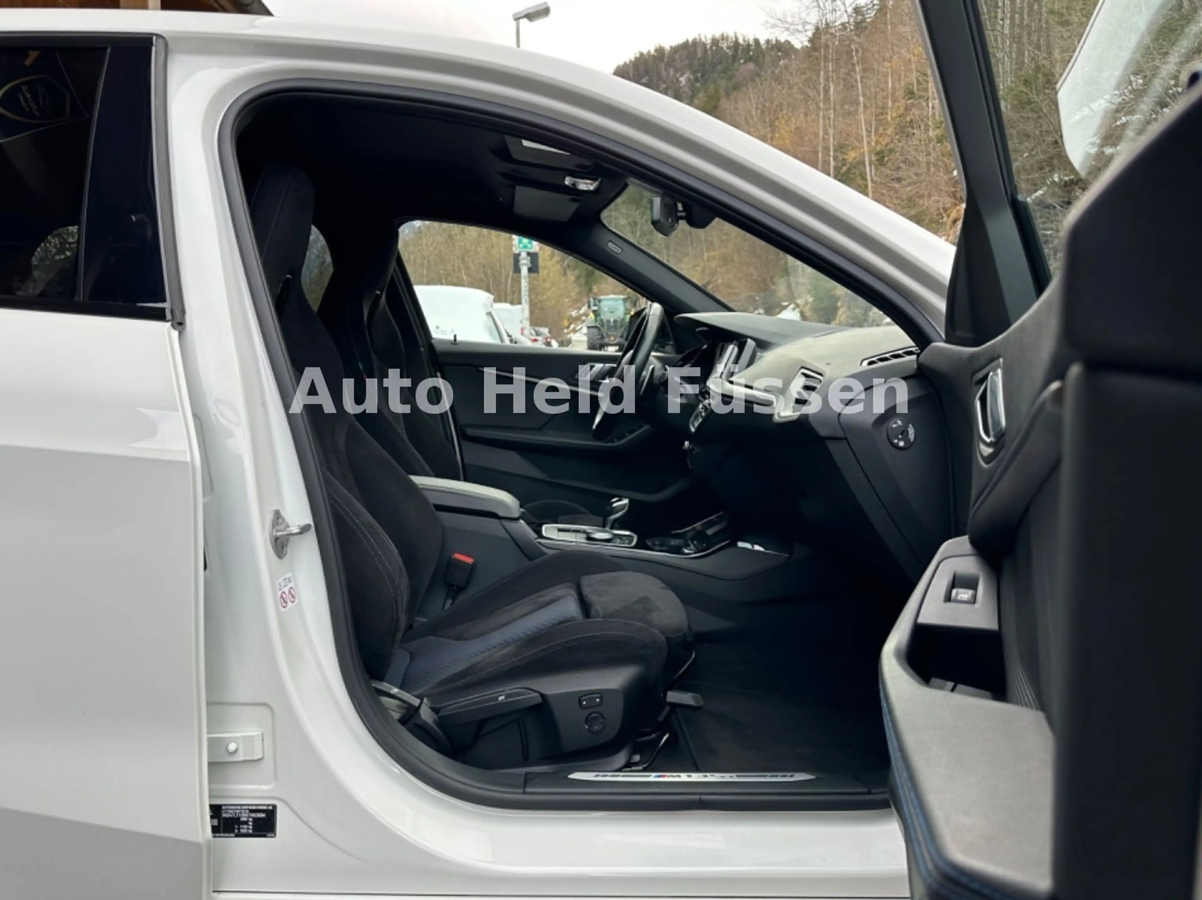 BMW 135 i xDrive Lim Aut Navi Temp LED — photo 12