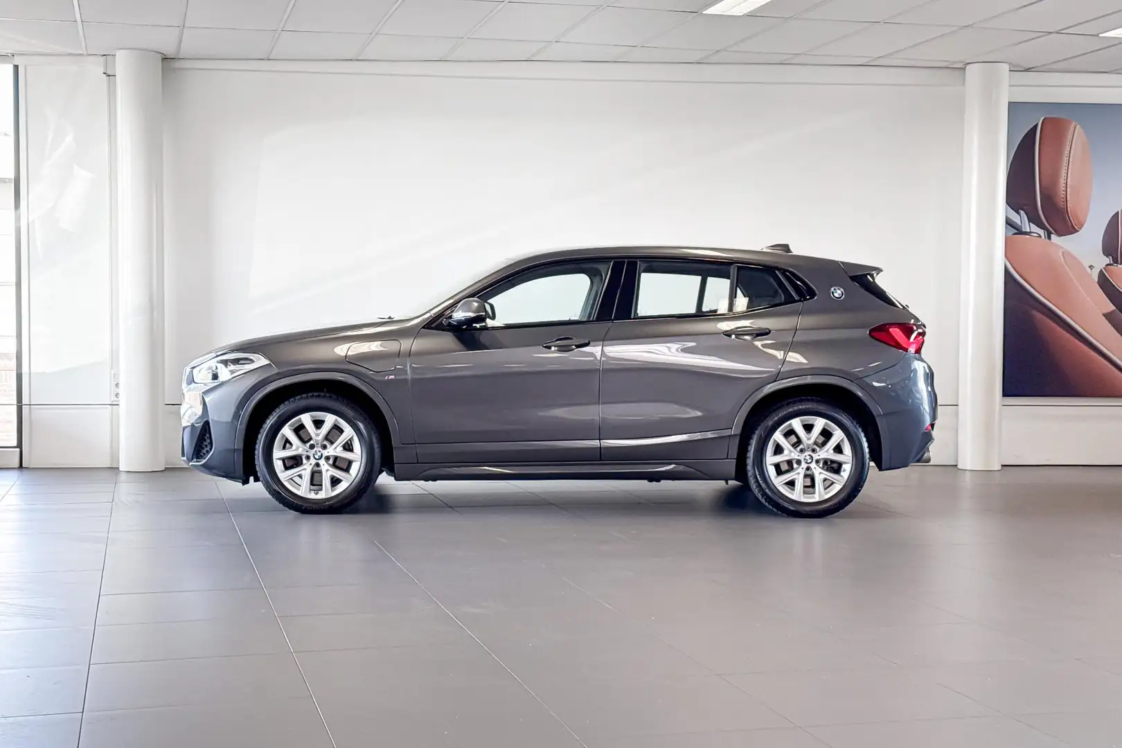 BMW X2 xDrive25e | M Sport | Stoelverwarming | Driving As Grijs - 2