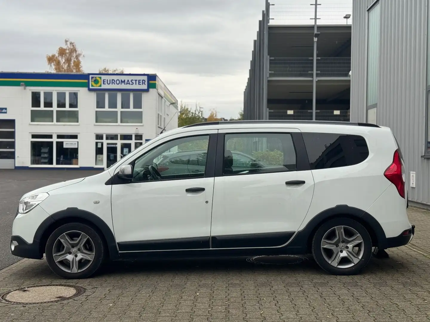 Dacia Lodgy Stepway Plus Navi Kam AHK 1.Hand Weiß - 1