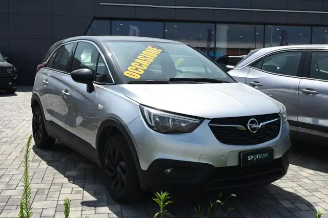 Opel Crossland X view 3