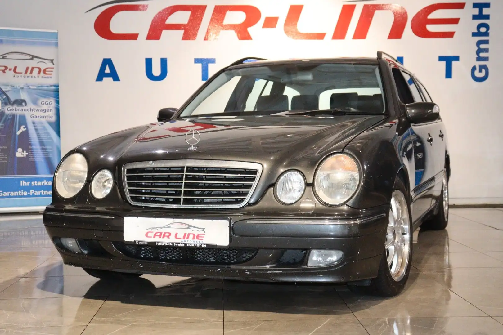 Mercedes-Benz E 240 T AVANTGARDE*Automatik*AHK*Tempomat* Bleu - 1