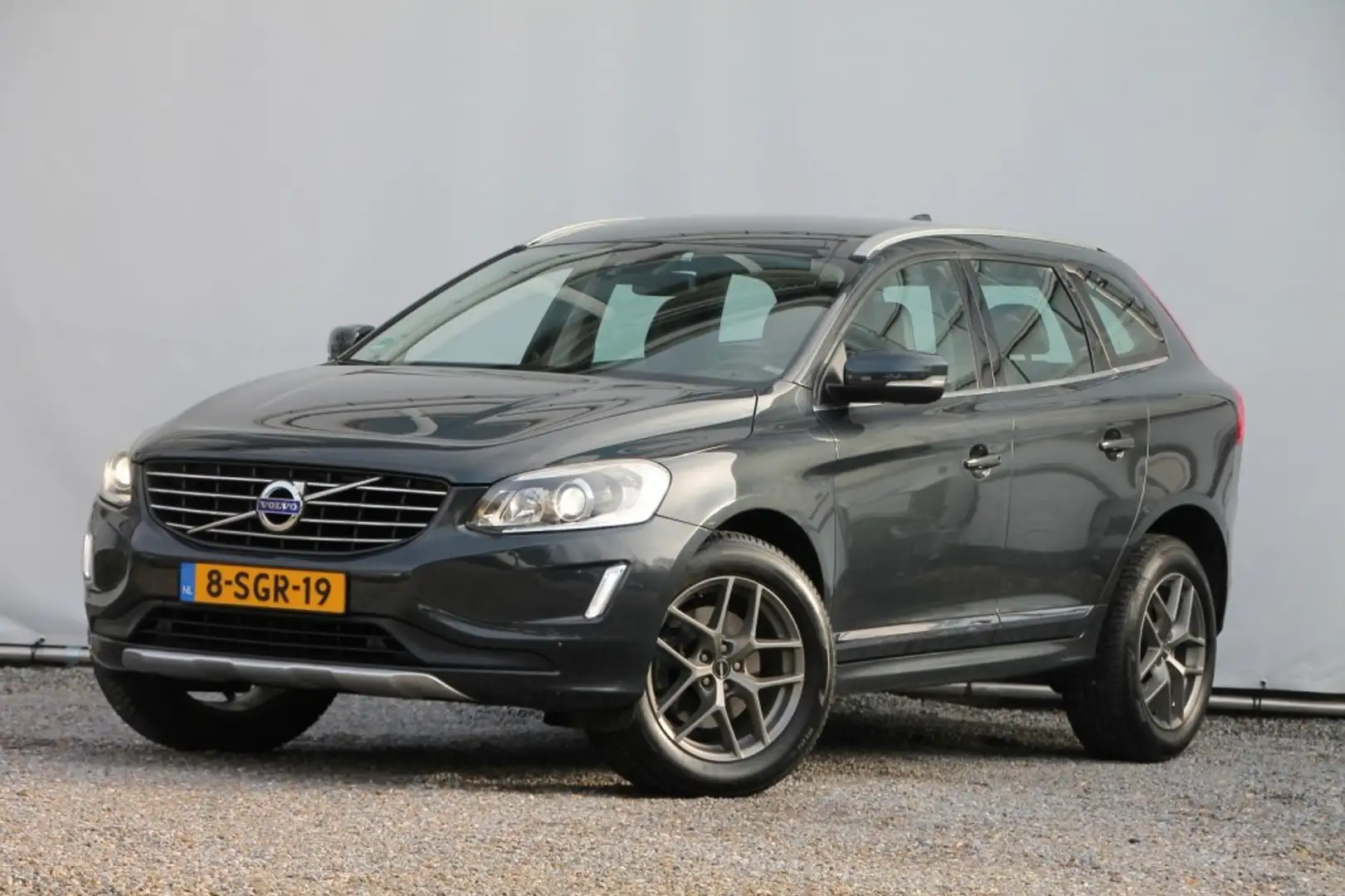 Volvo XC60 2.0 T5 FWD Summum - 241 pk **Xenon / Leer / Camera Gris - 2
