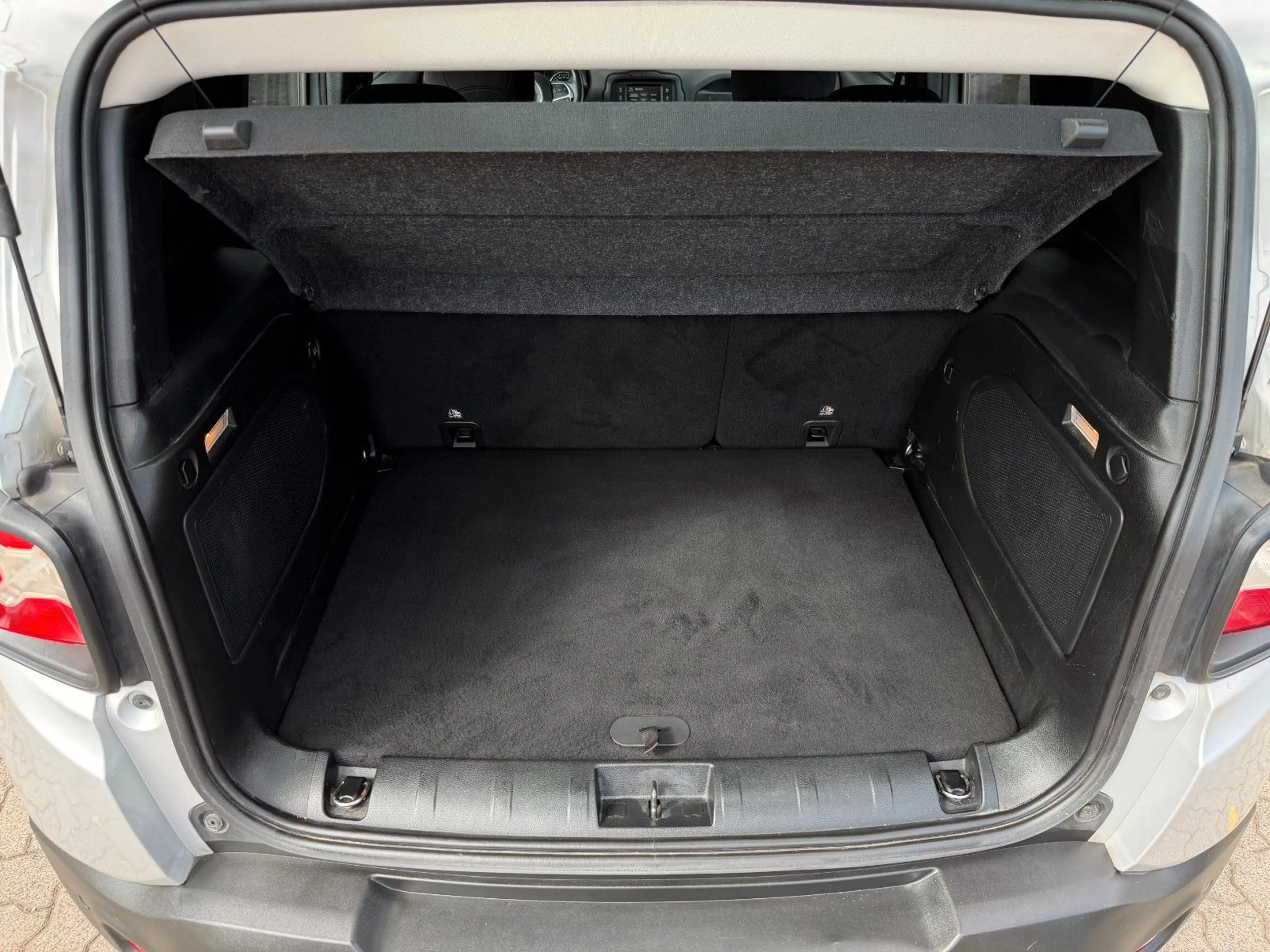 Jeep Renegade Longitude FWD — photo 12