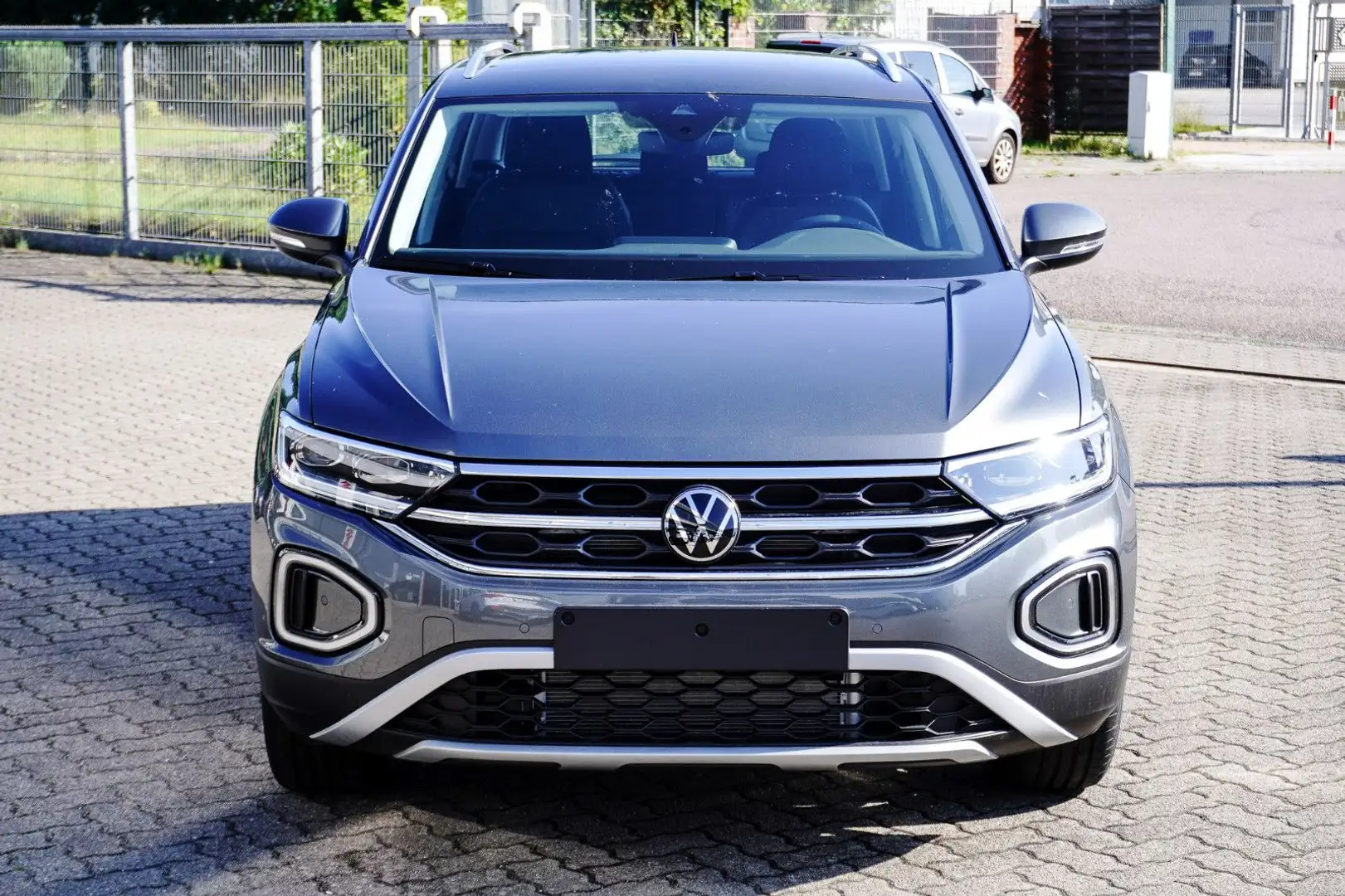 Volkswagen T-Roc 1.5 TSI Style Edition DSG- Automatik Grau - 2