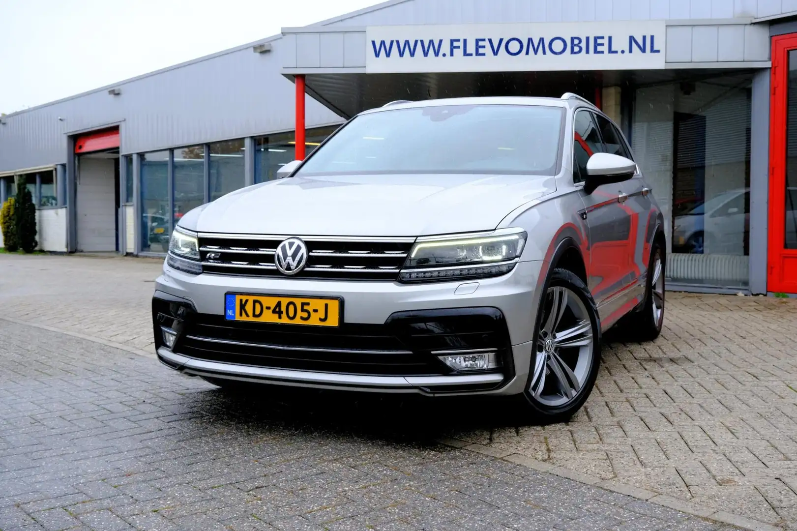 Volkswagen Tiguan 1.4 TSI R-Line Pano|Navi|Apple CarPlay|LMV |Navi|C Grijs - 1