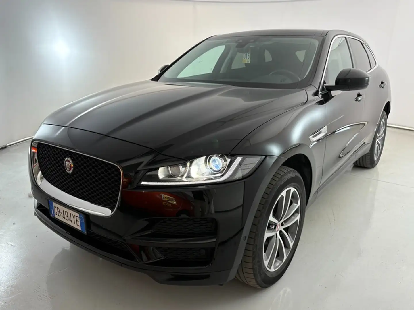 Jaguar F-Pace 2.0 D I4 Prestige Czarny - 1