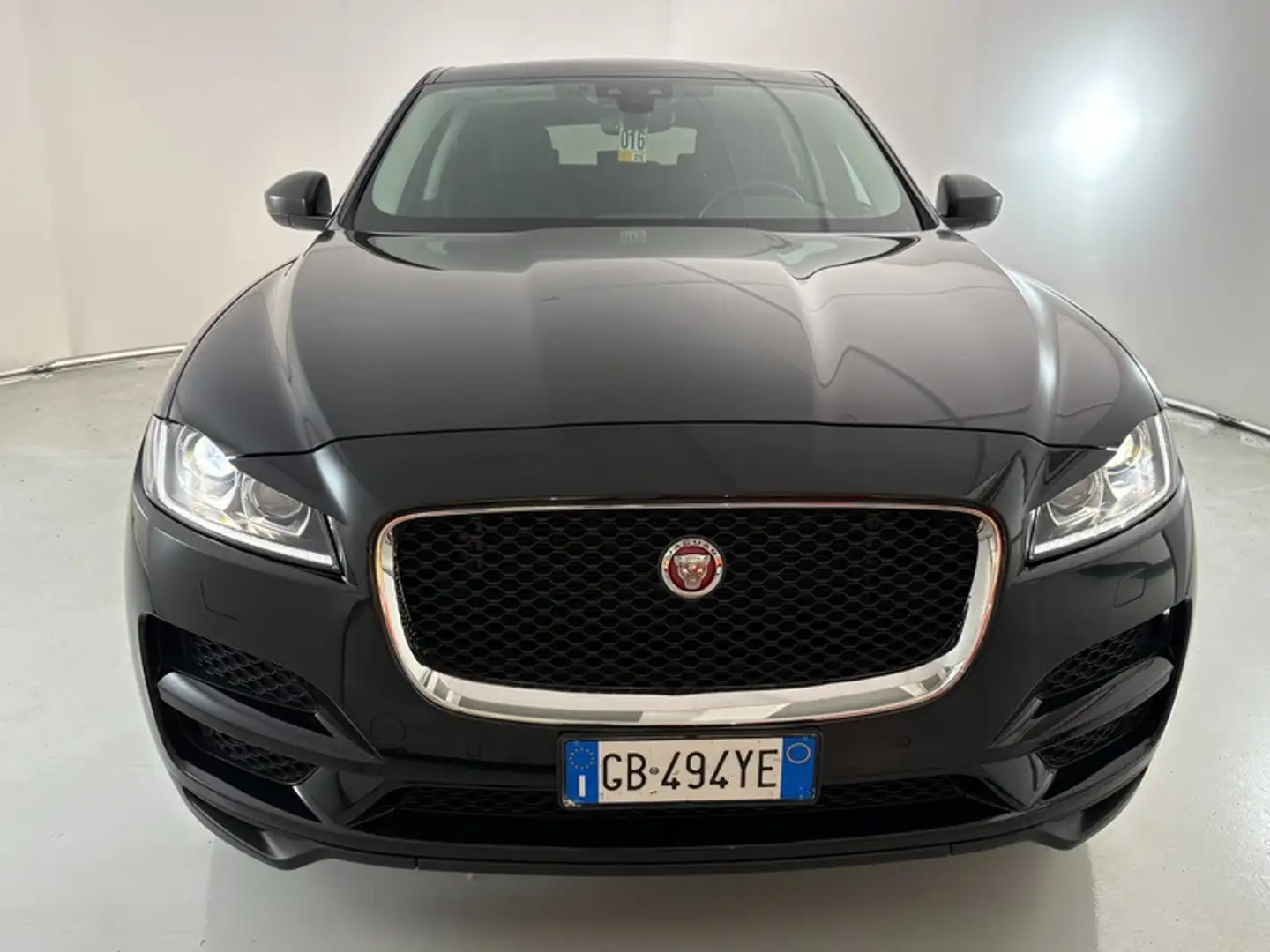 Jaguar F-Pace 2.0 D I4 Prestige Czarny - 2