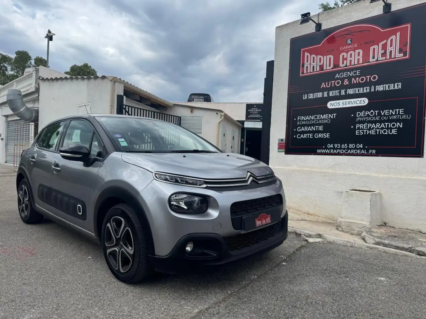 Citroen C3 C3 SHINE 1.2 82CH Gris - 1