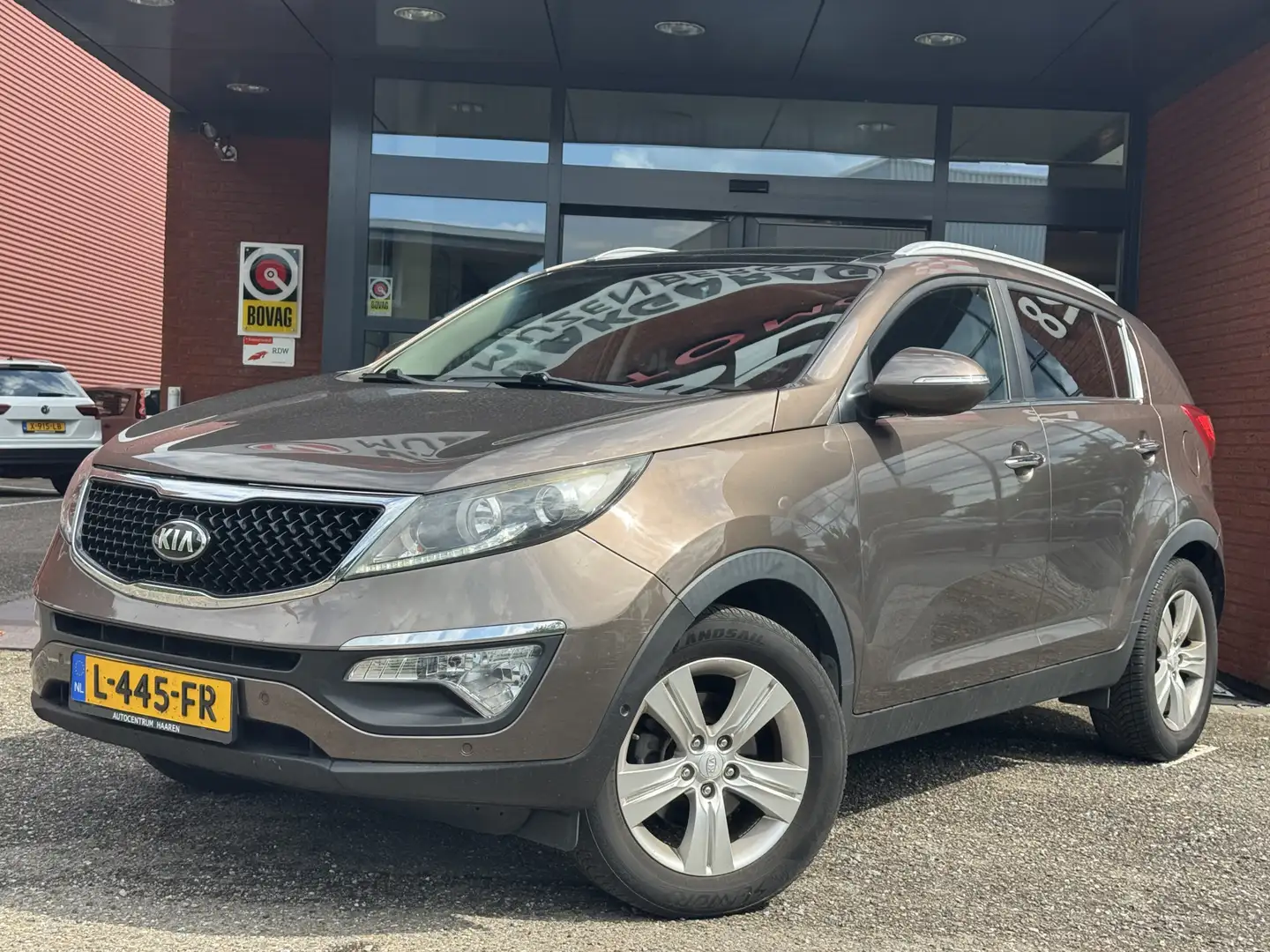 Kia Sportage 1.6 GDI Super Pack // SCHUIF / KANTEL PANO DAK // Коричневый - 2