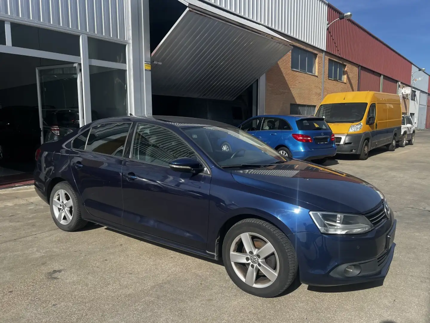 Volkswagen Jetta 2.0TDI Advance Blauw - 1