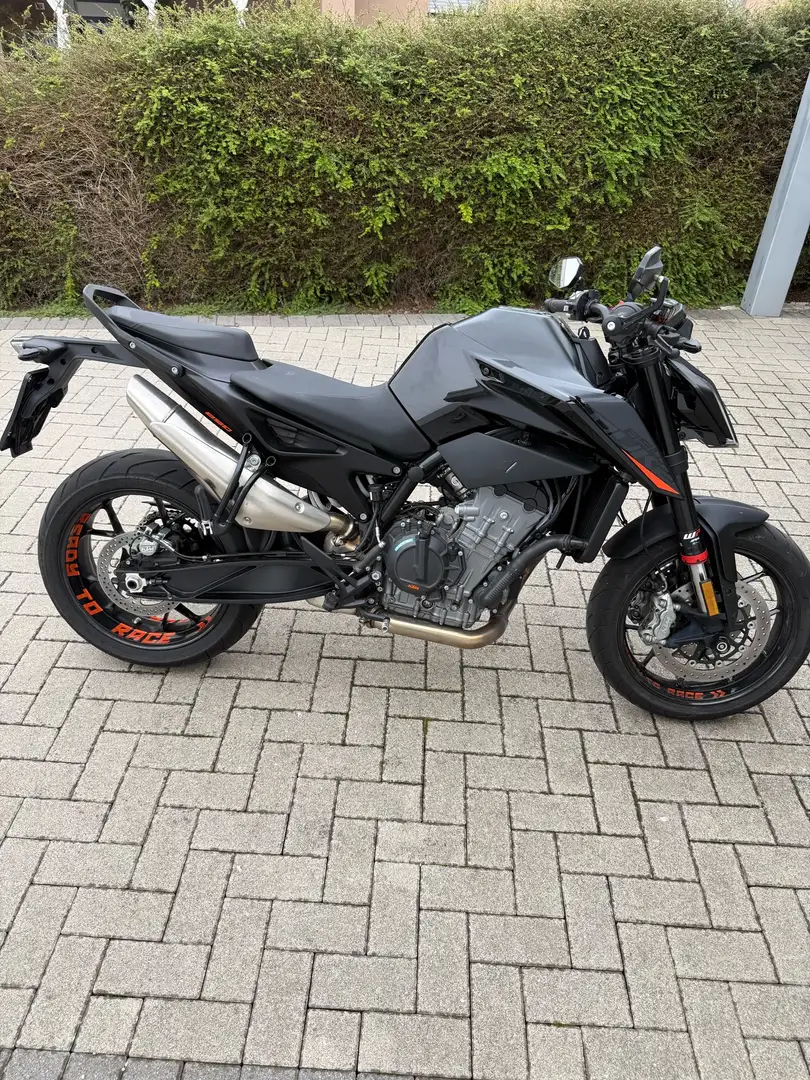 KTM 890 Duke R Schwarz - 1