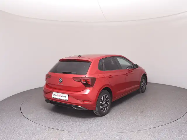 Volkswagen Polo view 3