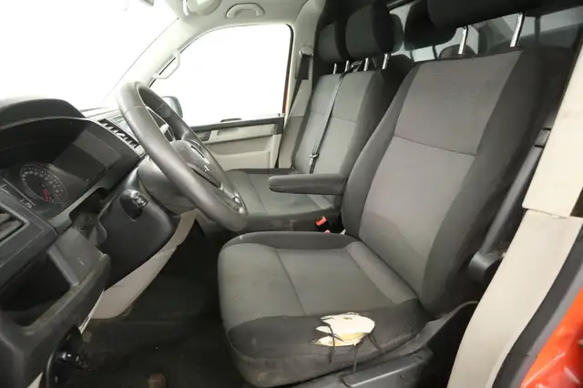 Volkswagen Transporter view 9