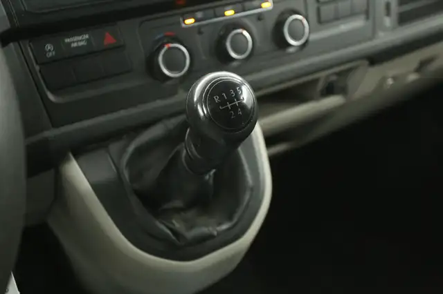 Volkswagen Transporter view 17