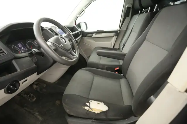 Volkswagen Transporter view 18
