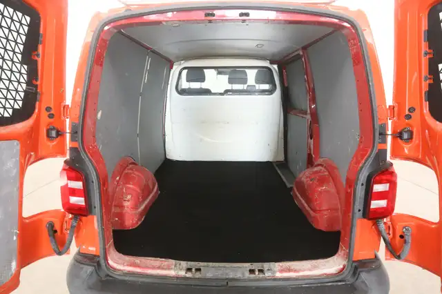 Volkswagen Transporter view 3