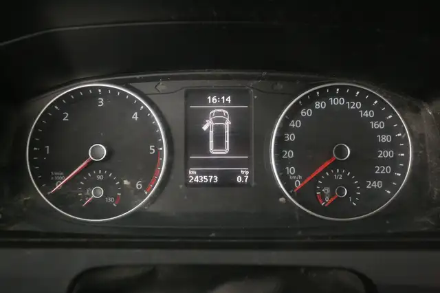 Volkswagen Transporter view 12