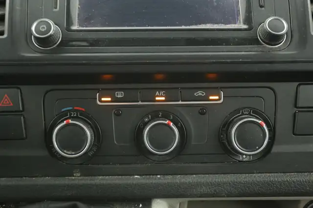 Volkswagen Transporter view 16