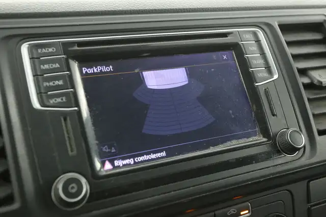 Volkswagen Transporter view 14
