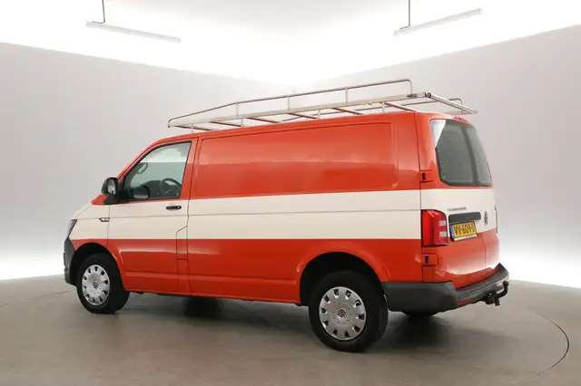 Volkswagen Transporter view 4