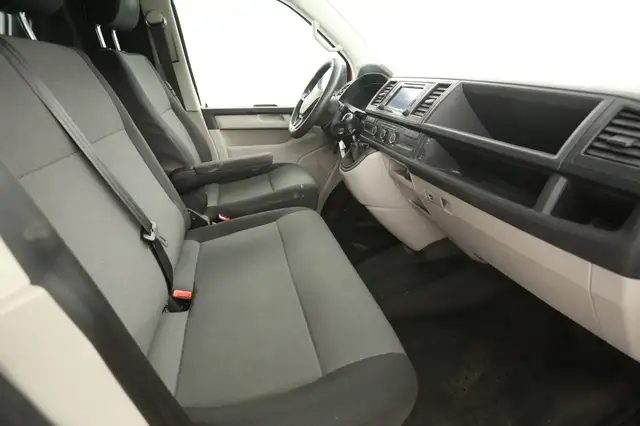 Volkswagen Transporter view 19