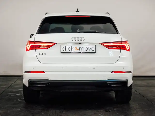 Audi Q3 view 4