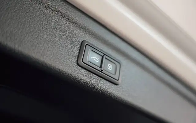 Audi Q3 view 7