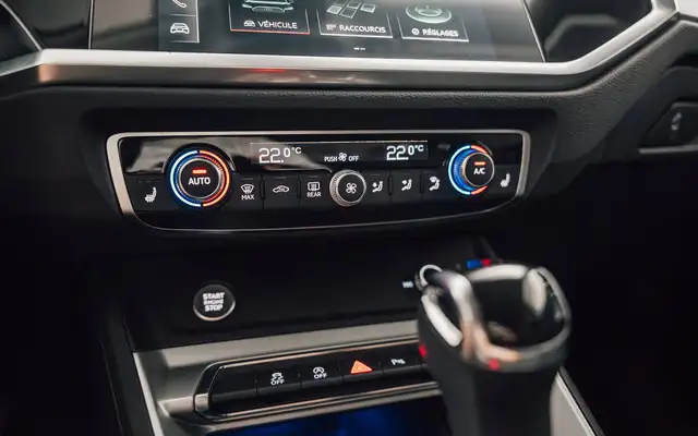 Audi Q3 view 23