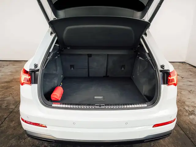 Audi Q3 view 6