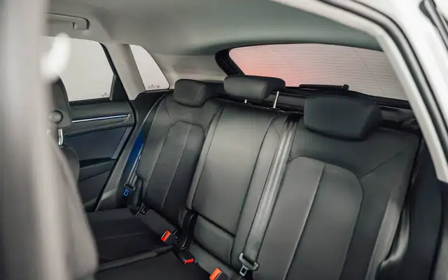 Audi Q3 view 8