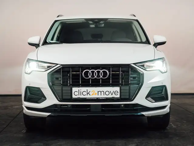 Audi Q3 view 3