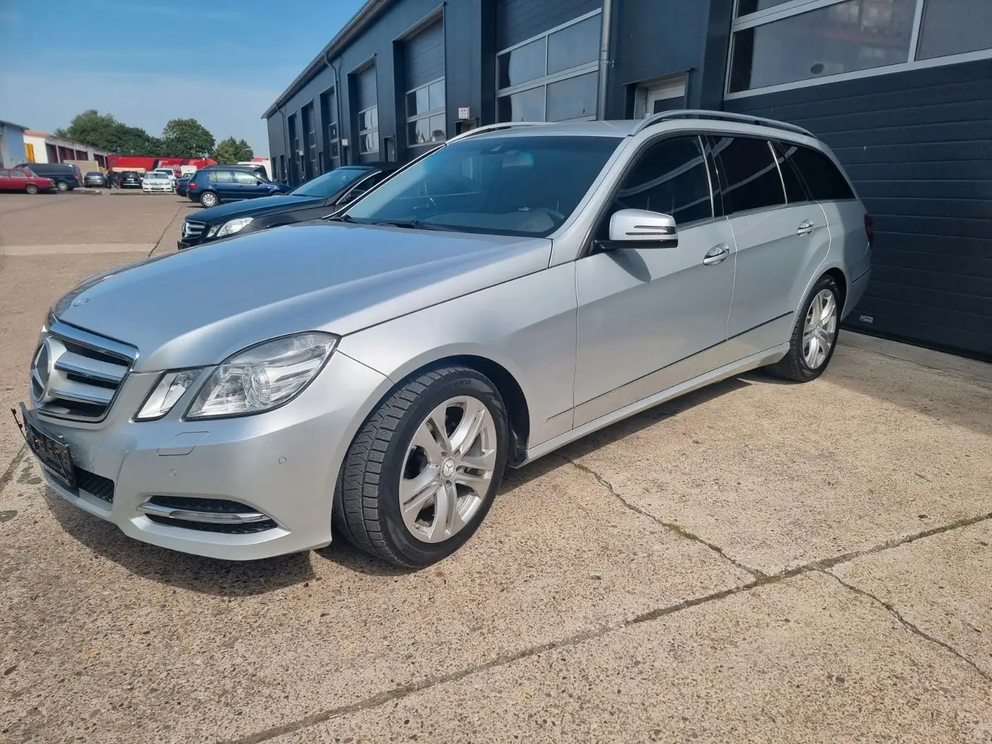 Mercedes-Benz E 350 E -Klasse T-Modell E 350 4-Matic Silber - 1