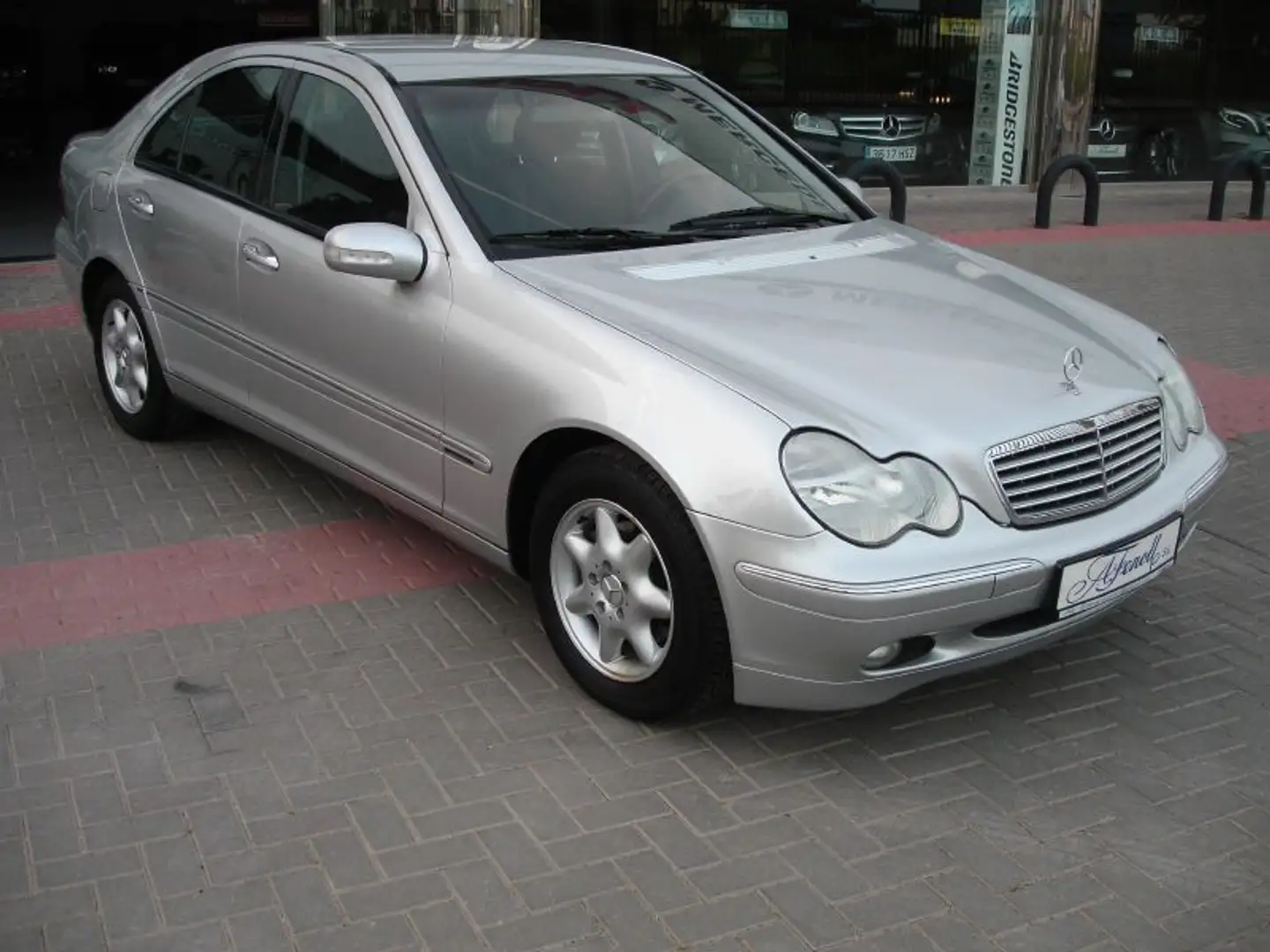 Mercedes-Benz MERCEDES-BENZ Clase C Berlina Automático de 4 Pu Plateado - 1