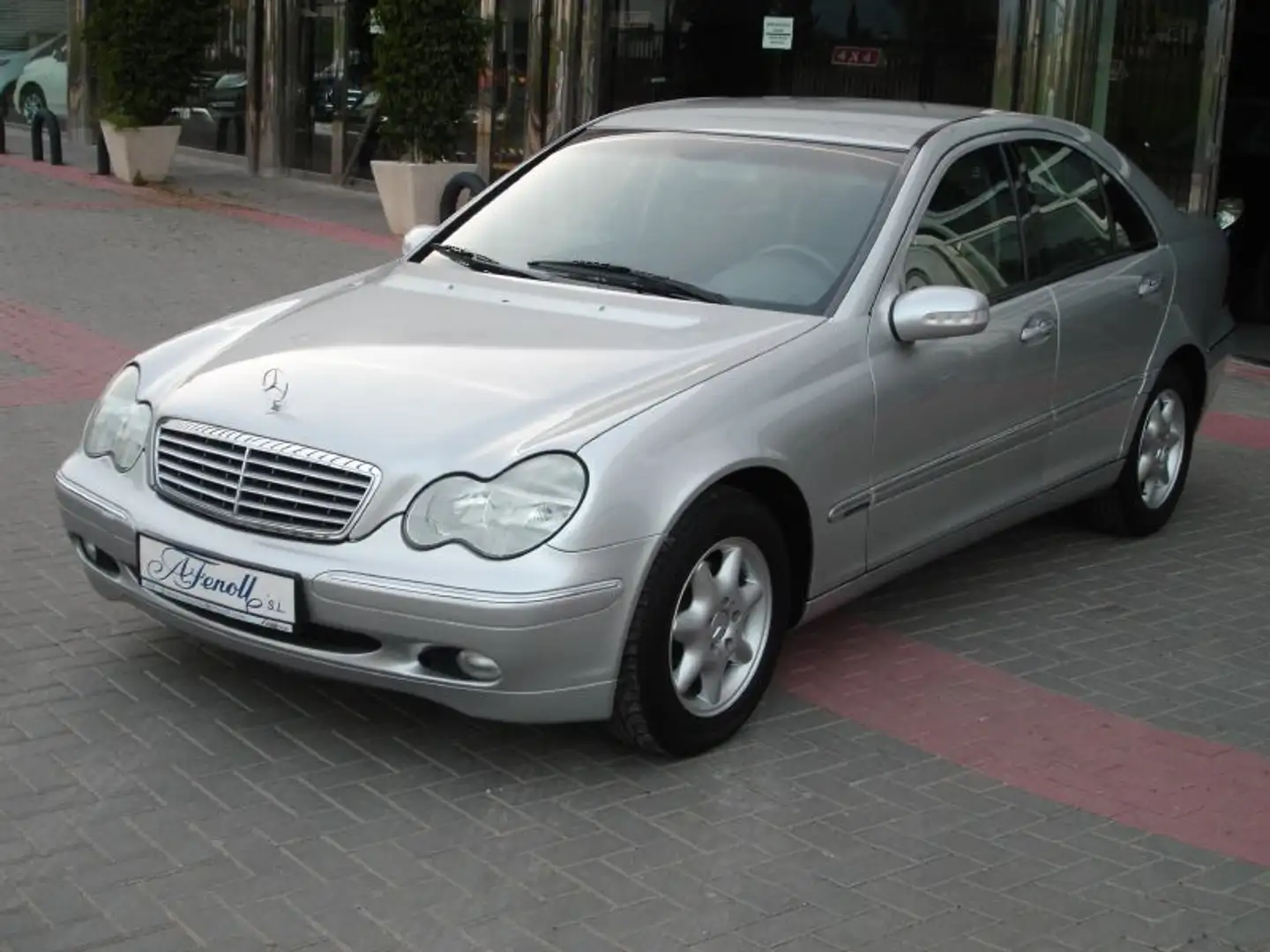 Mercedes-Benz MERCEDES-BENZ Clase C Berlina Automático de 4 Pu Plateado - 2