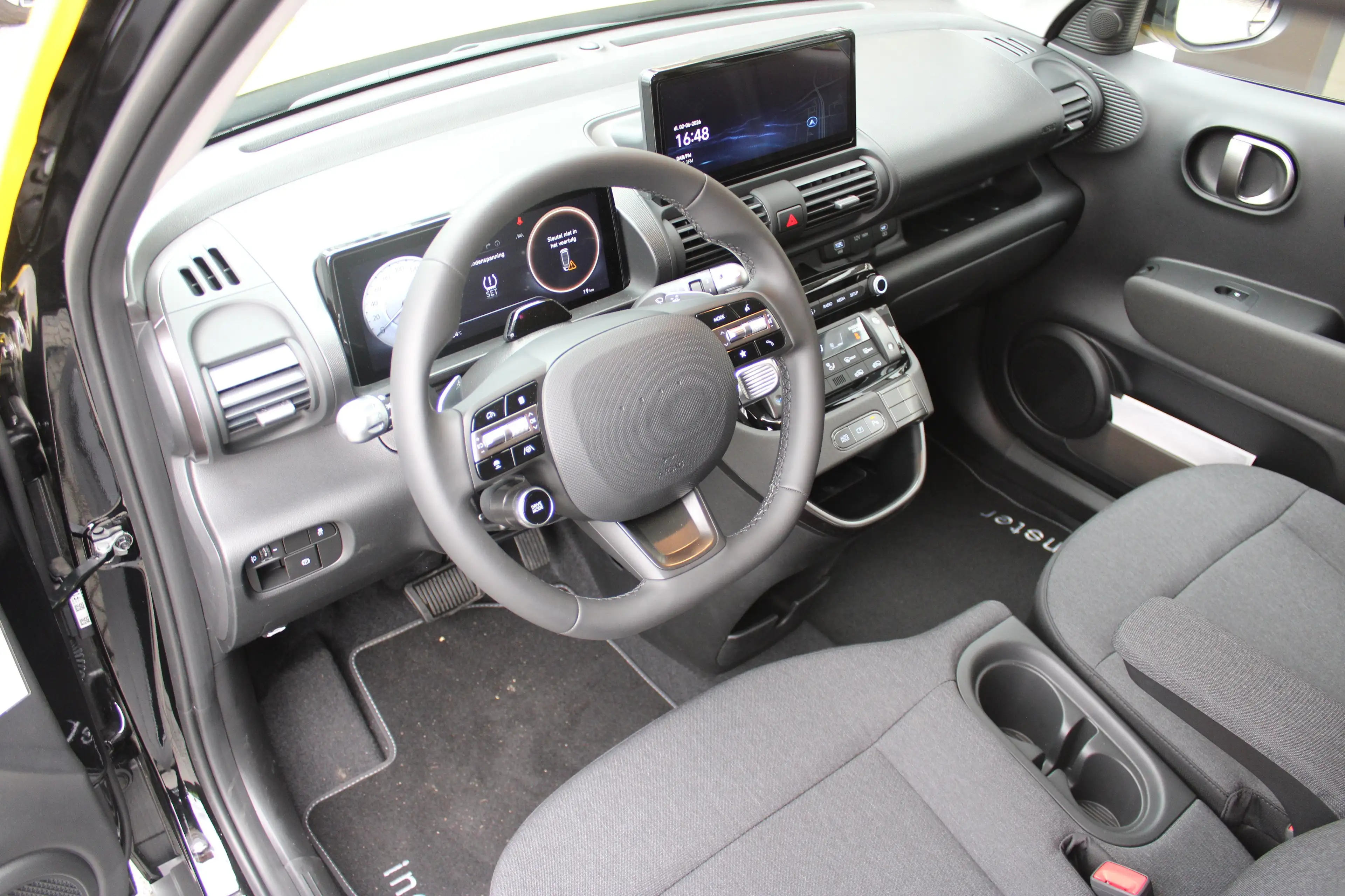 Hyundai Inster Pulse | 17 INCH | Gewrapt | Navigatie | Verschuifb — photo 7