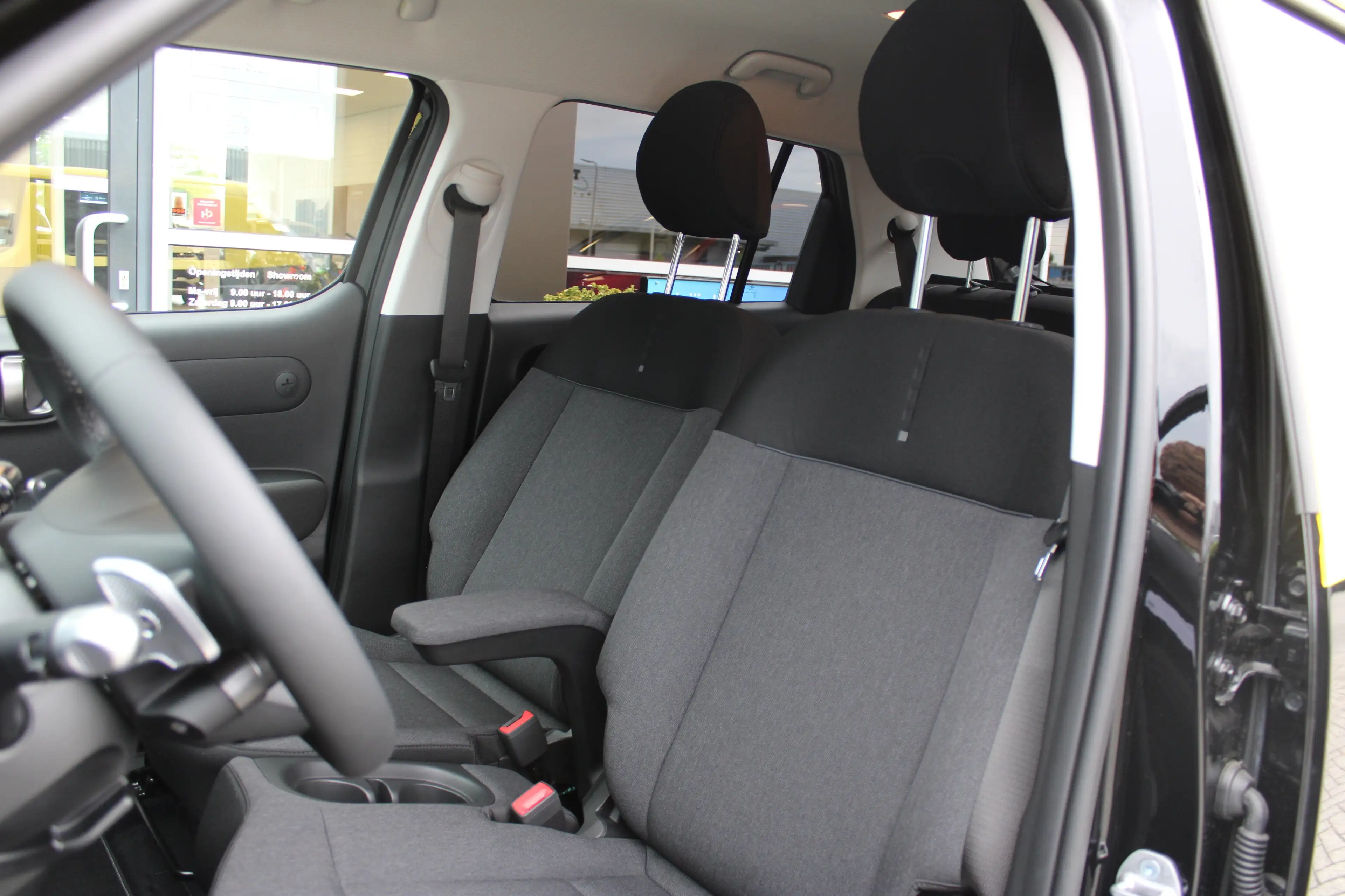 Hyundai Inster Pulse | 17 INCH | Gewrapt | Navigatie | Verschuifb — photo 10