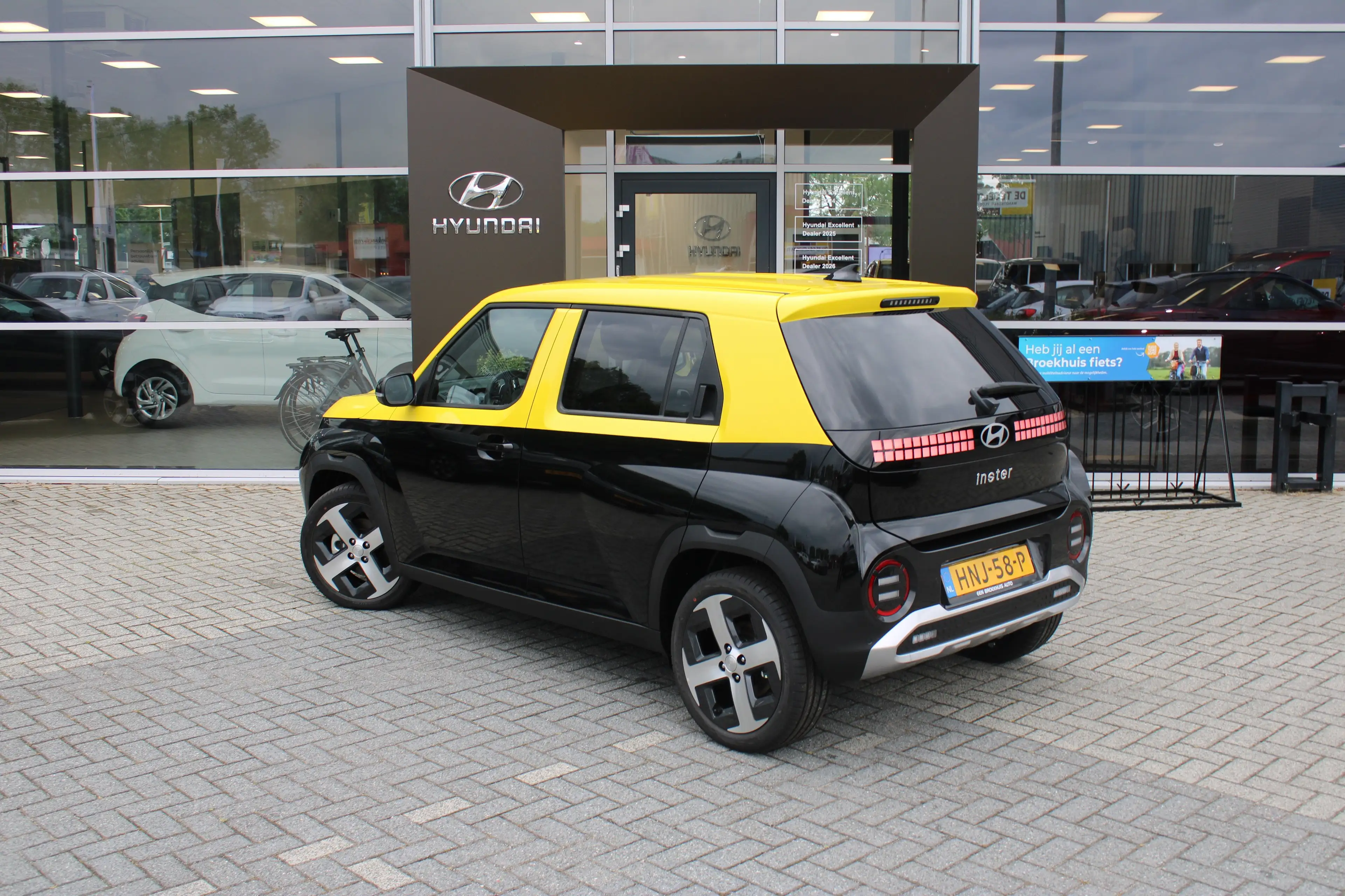 Hyundai Inster Pulse | 17 INCH | Gewrapt | Navigatie | Verschuifb — photo 5