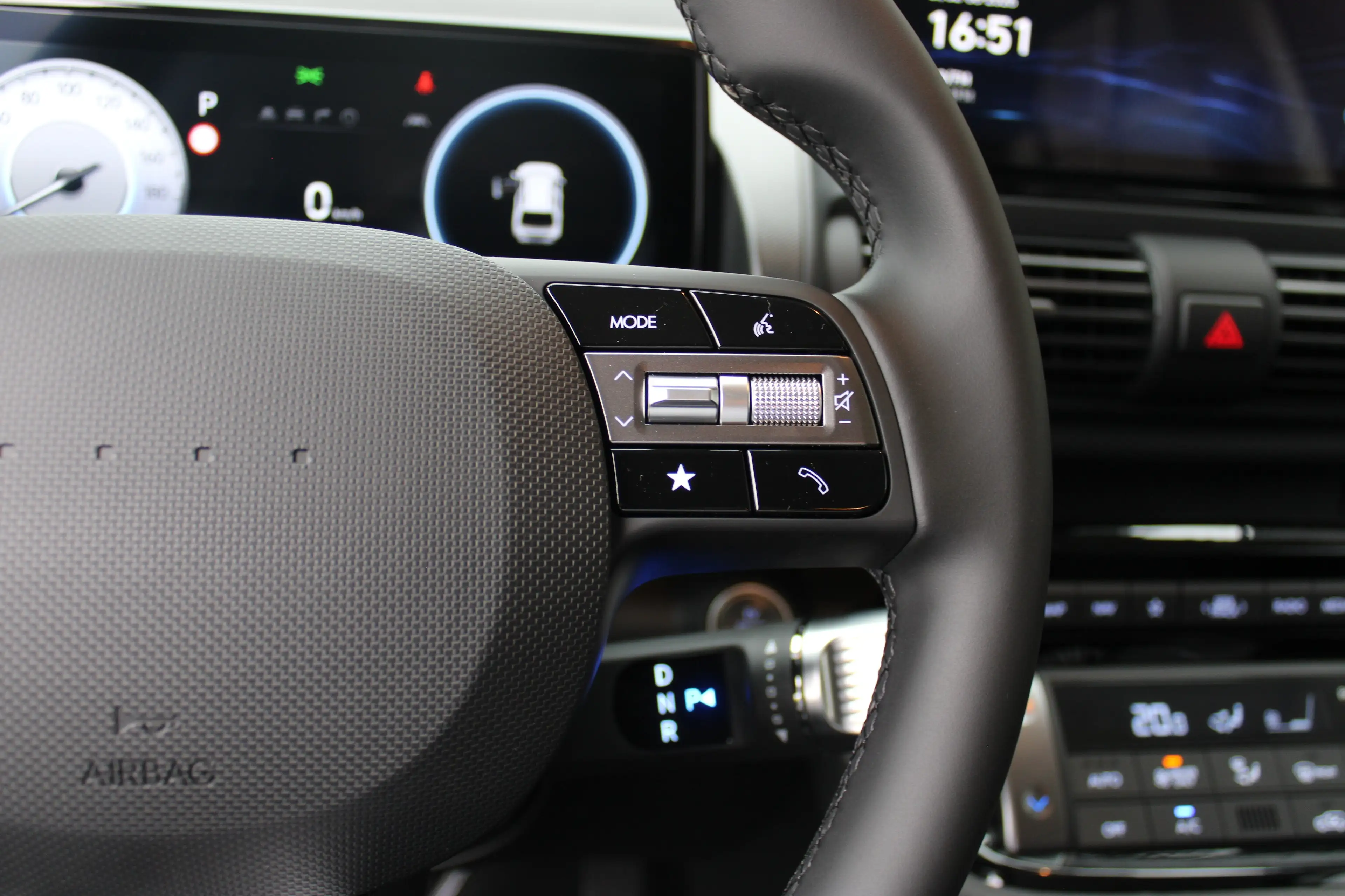 Hyundai Inster Pulse | 17 INCH | Gewrapt | Navigatie | Verschuifb — photo 15