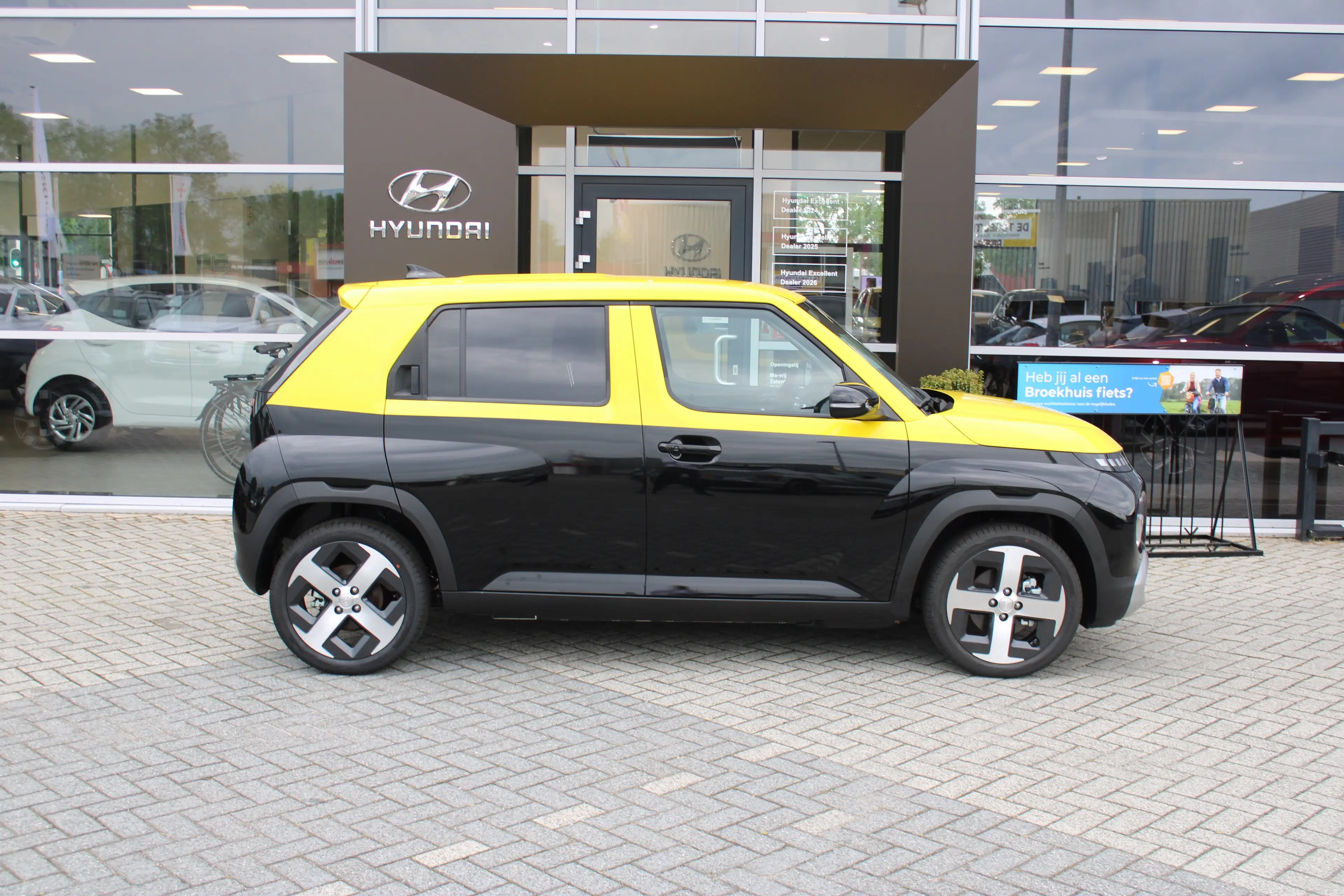 Hyundai Inster Pulse | 17 INCH | Gewrapt | Navigatie | Verschuifb — photo 4