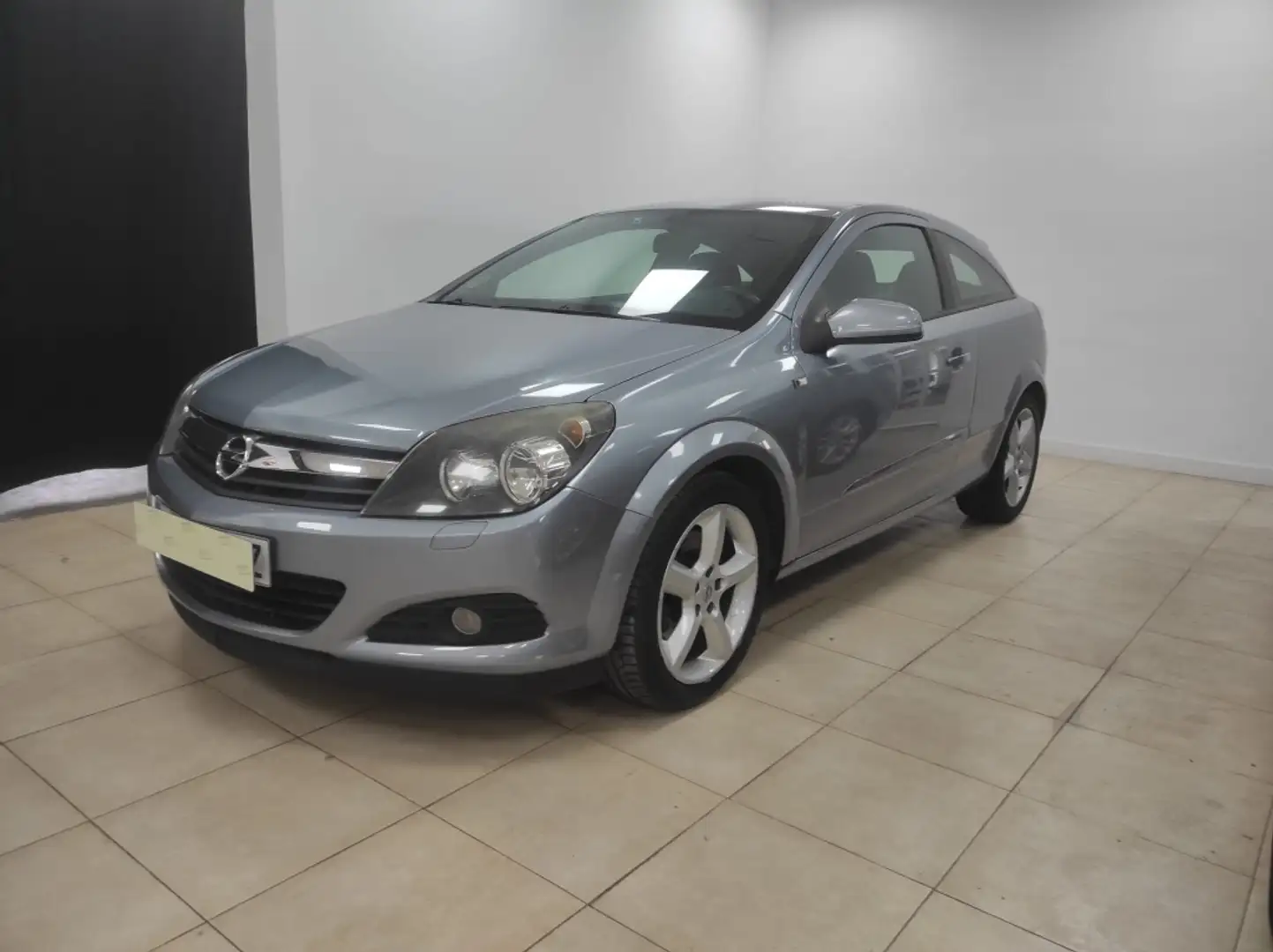 Opel Astra GTC 1.9CDTi Cosmo Noir - 1