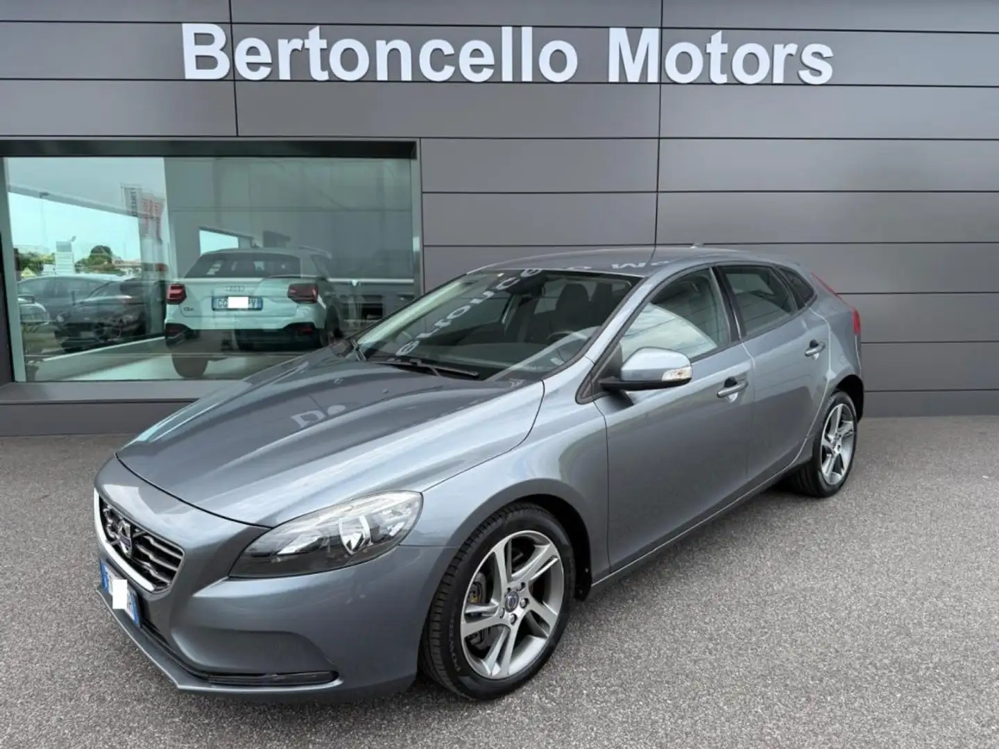 Volvo V40 D2 2.0 120cv Geartronic Momentum DISTRIB. OK-BOLLO Gris - 1